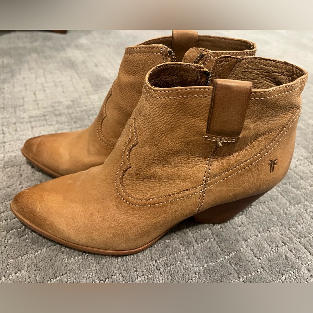 Frye western bootie size 8 womens tan